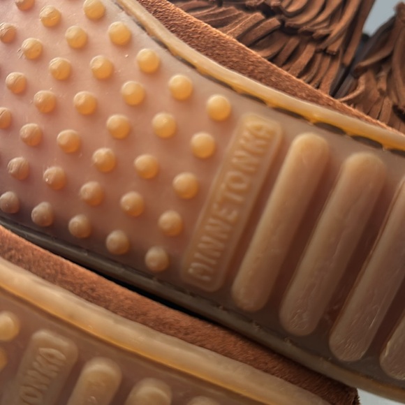 Minnetonka Fringe Leather Boots for Girls, Size 4 - Picture 10 of 12